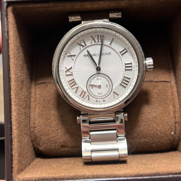 Michael Kors Silver Watch - Picture 1 of 3